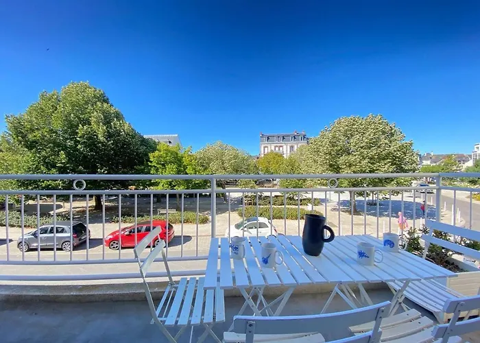 Duplex 5 Pieces, 6 Couchages Au Coeur De Avec Terrasse, Parking Et Tous Commerces A Pied - Fr-1-245-71