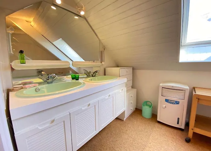 Duplex 5 Pieces, 6 Couchages Au Coeur De Avec Terrasse, Parking Et Tous Commerces A Pied - Fr-1-245-71